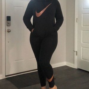 Nike hoodie sweatshirt & leggings outfit